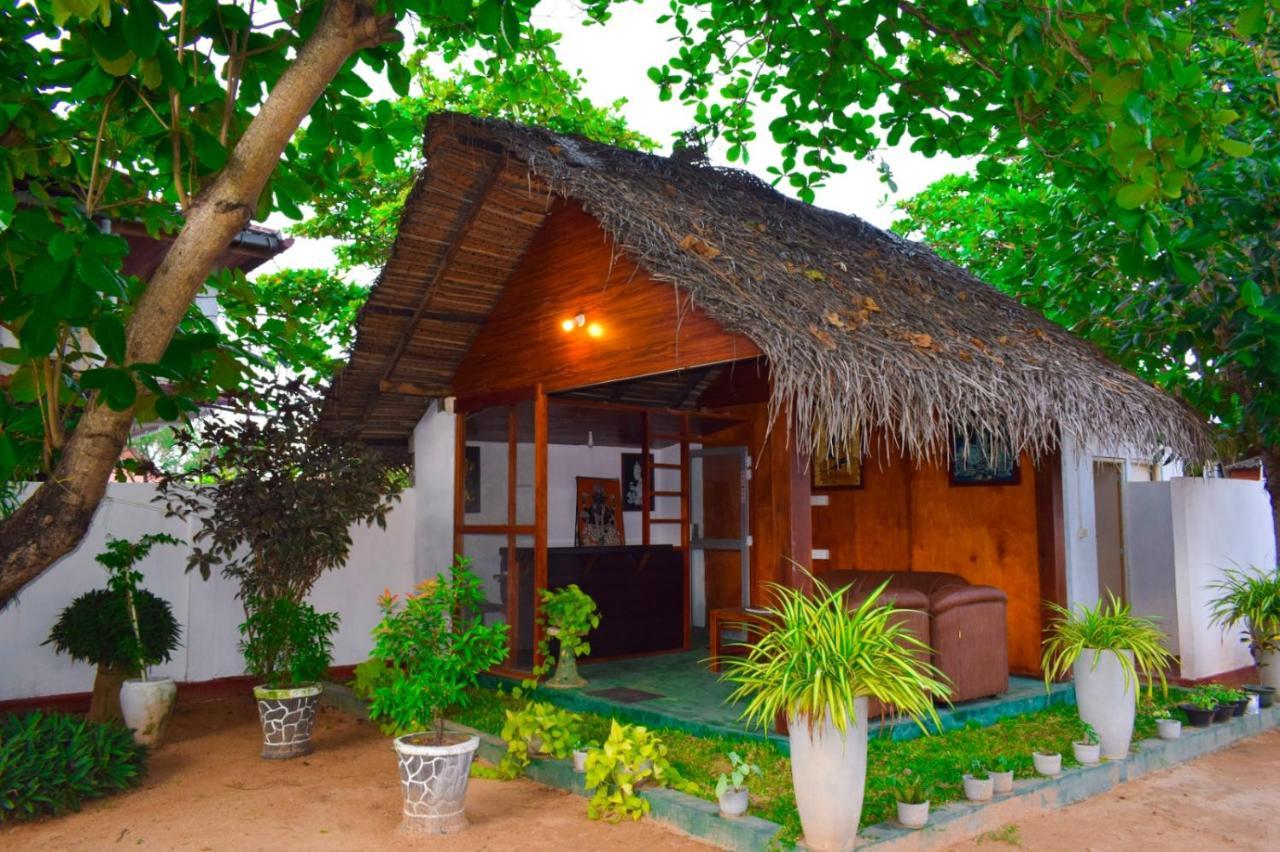 Golden Beach Cottages 트링코말리 외부 사진