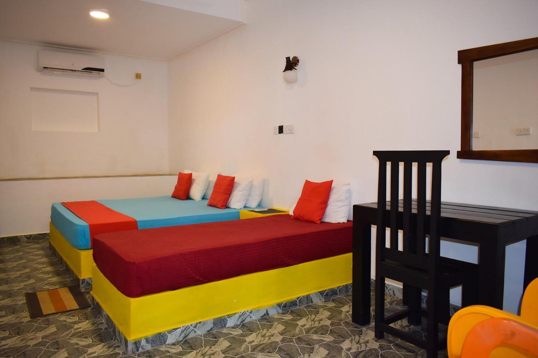Golden Beach Cottages 트링코말리 외부 사진