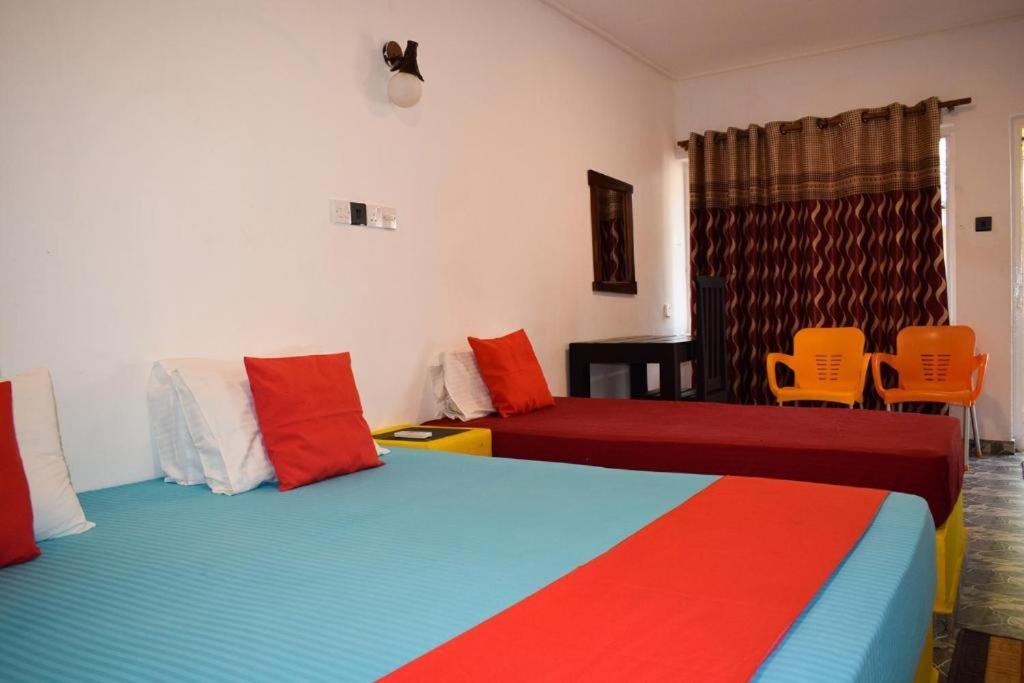 Golden Beach Cottages 트링코말리 외부 사진