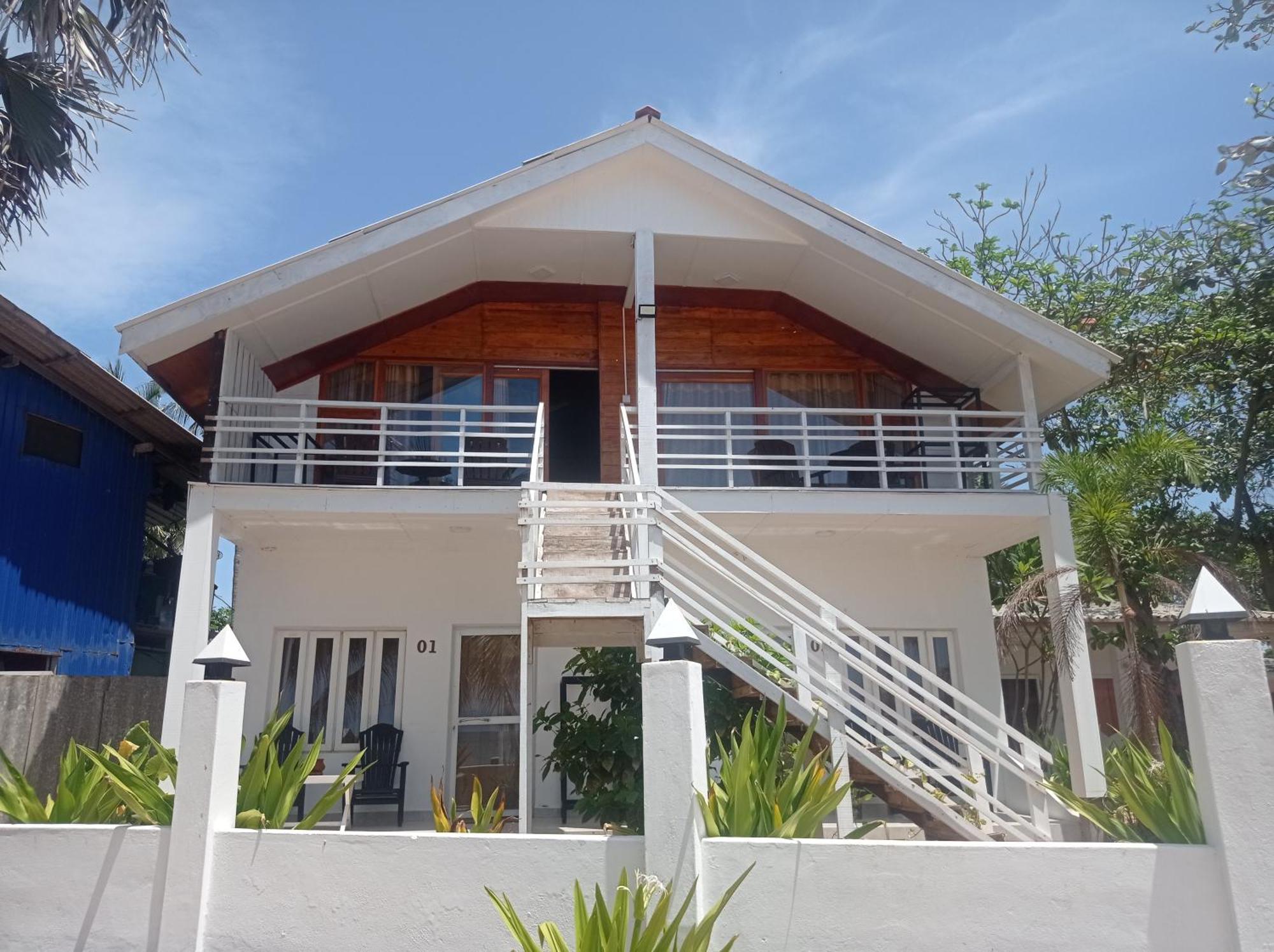 Golden Beach Cottages 트링코말리 외부 사진