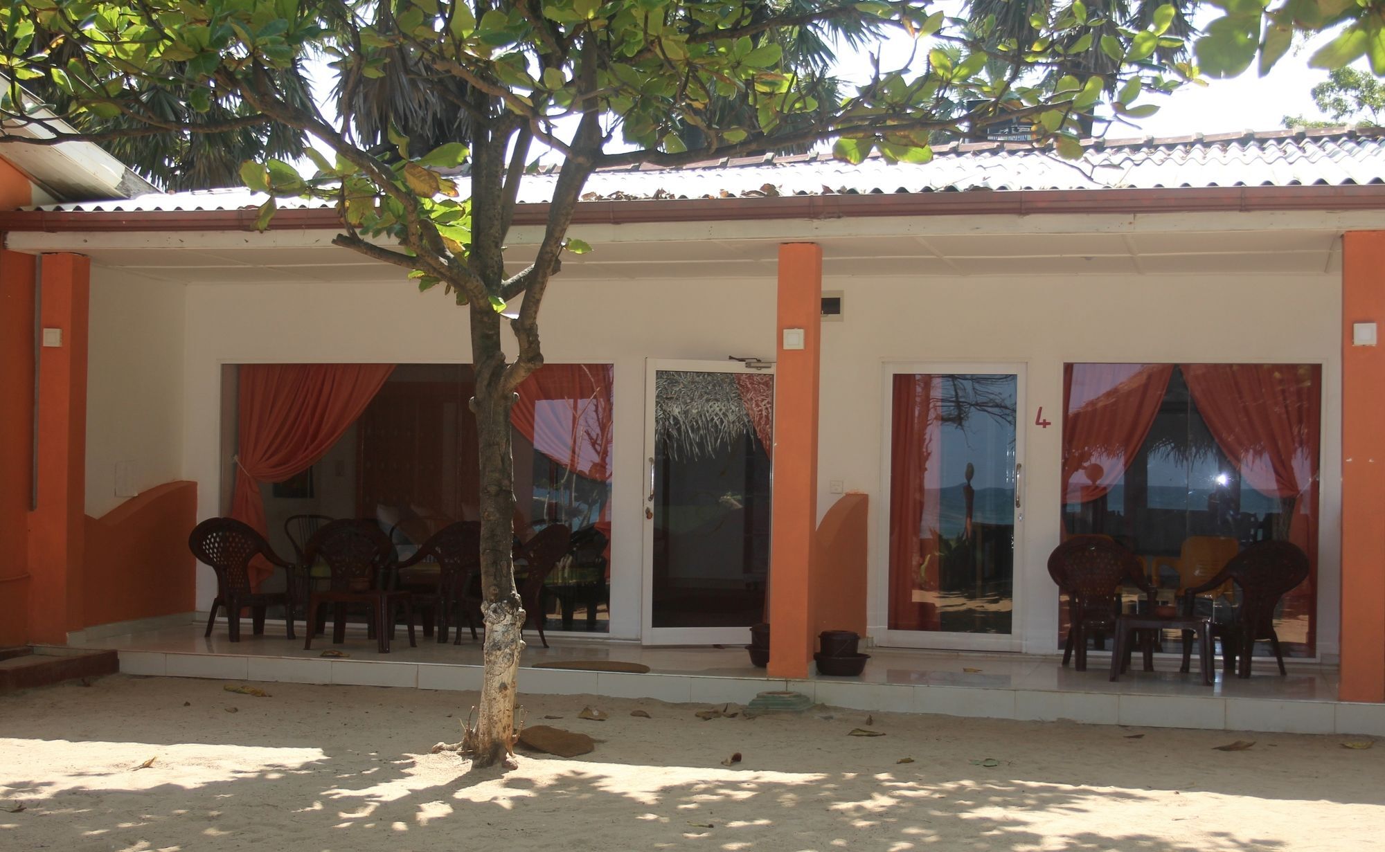 Golden Beach Cottages 트링코말리 외부 사진